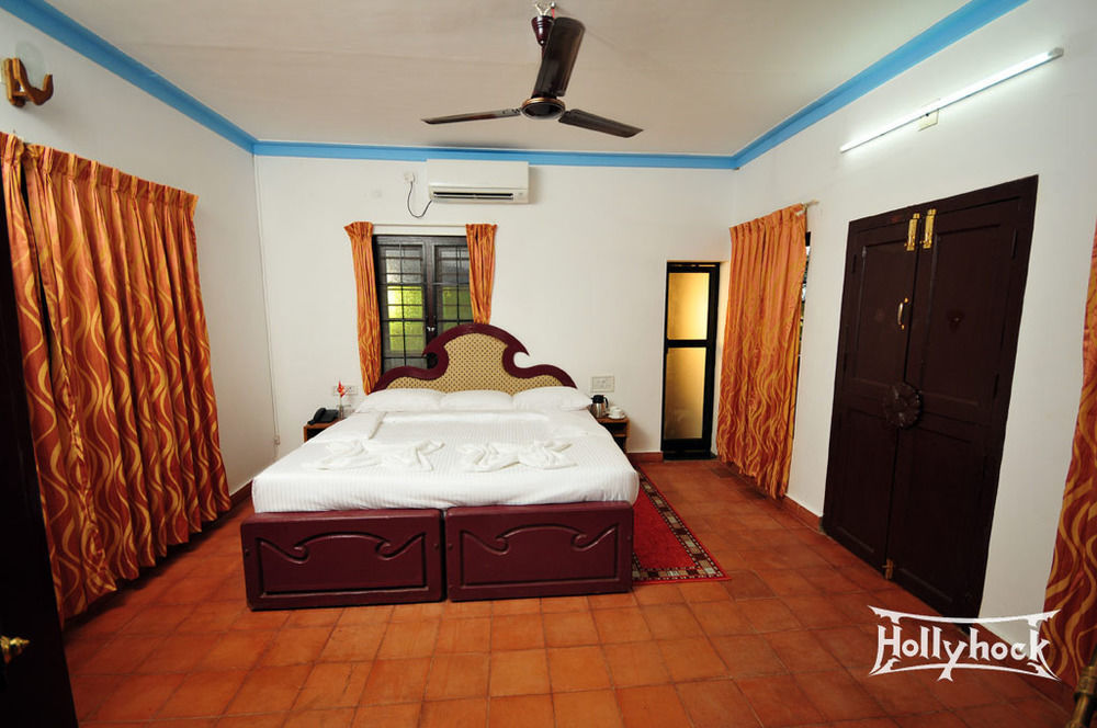 Bed and Breakfast Holly Hock Муннар Экстерьер фото