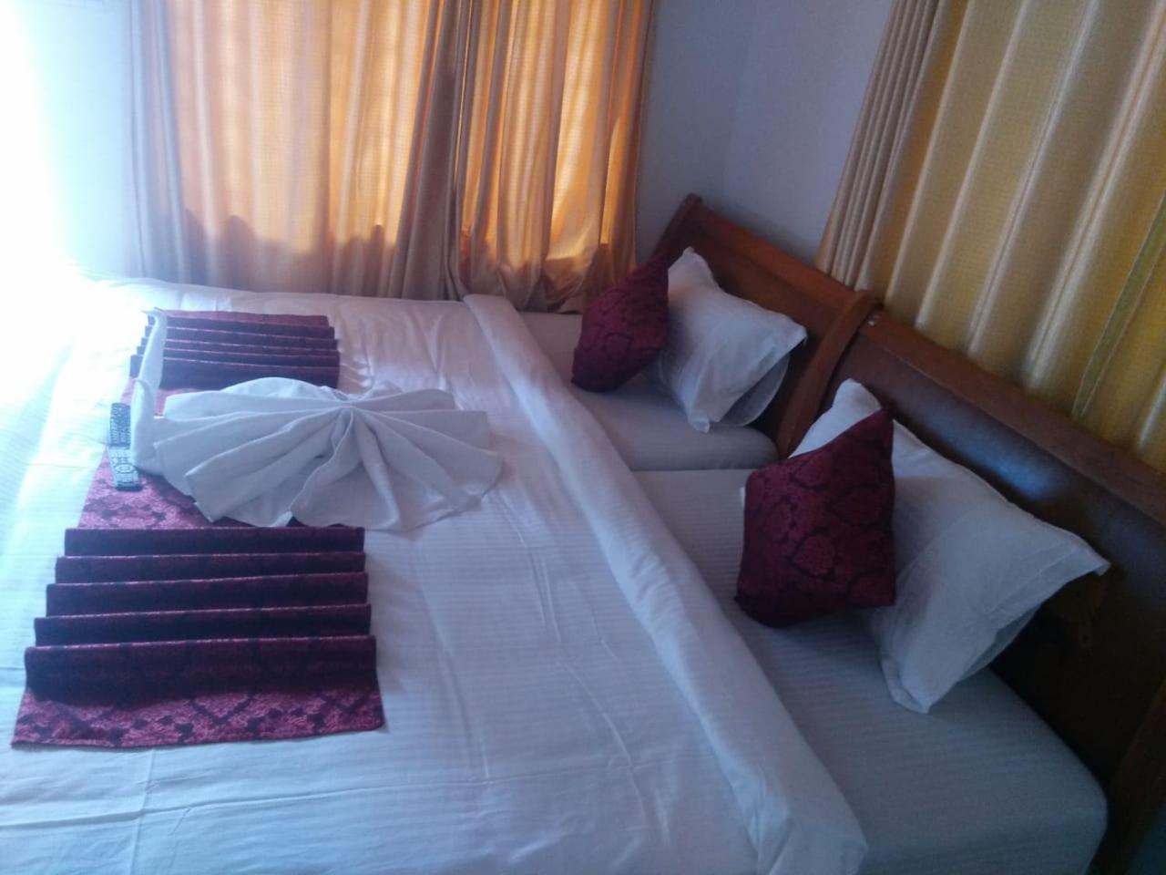 Bed and Breakfast Holly Hock Муннар Экстерьер фото