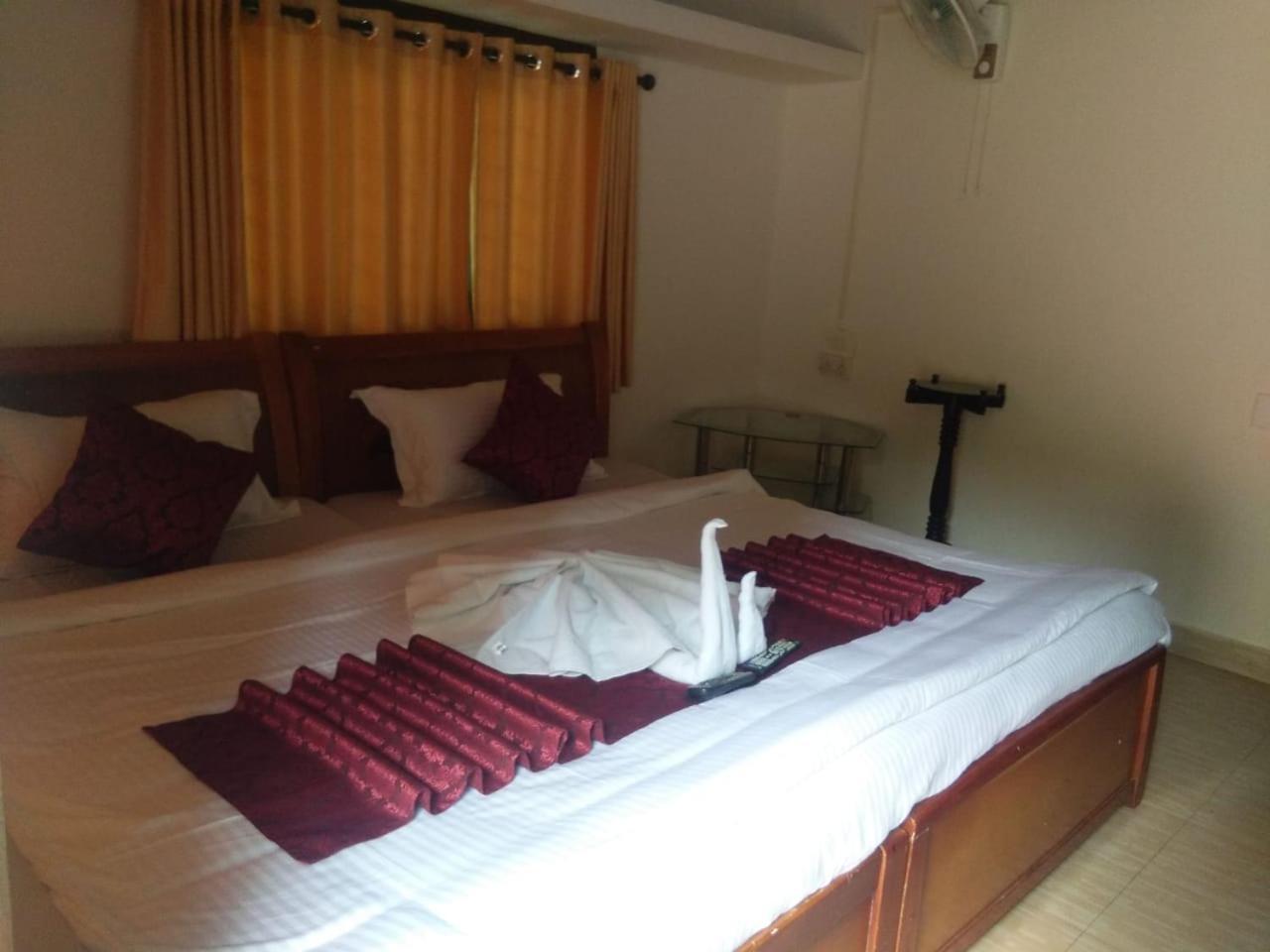 Bed and Breakfast Holly Hock Муннар Экстерьер фото