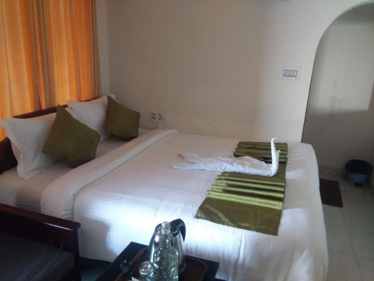 Bed and Breakfast Holly Hock Муннар Экстерьер фото