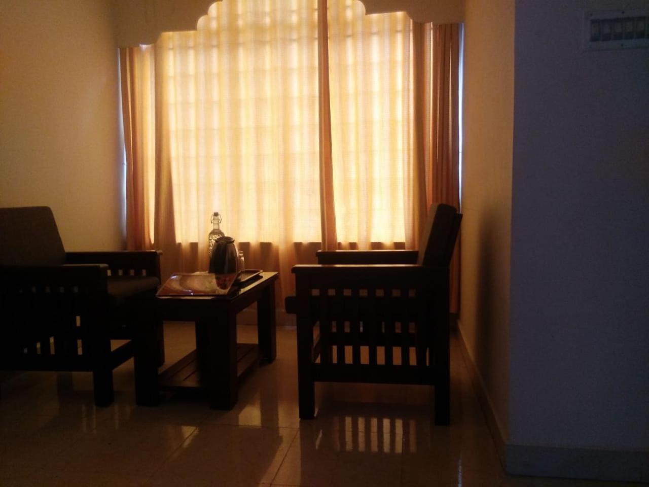 Bed and Breakfast Holly Hock Муннар Экстерьер фото